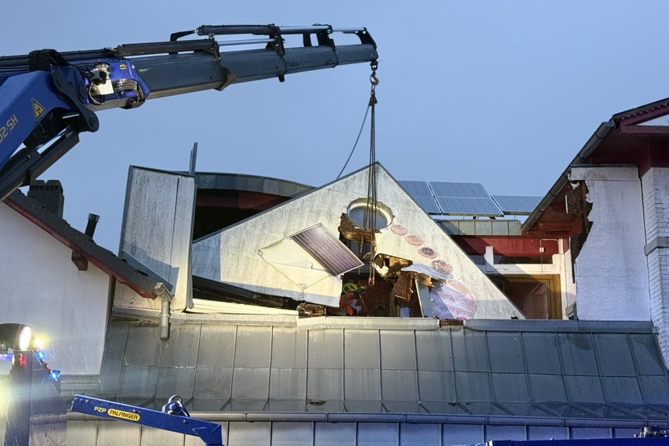 In Meldorf war die Giebelwand eines Wintergartens wegen des Sturmtiefs am Sonntag eingestürzt.