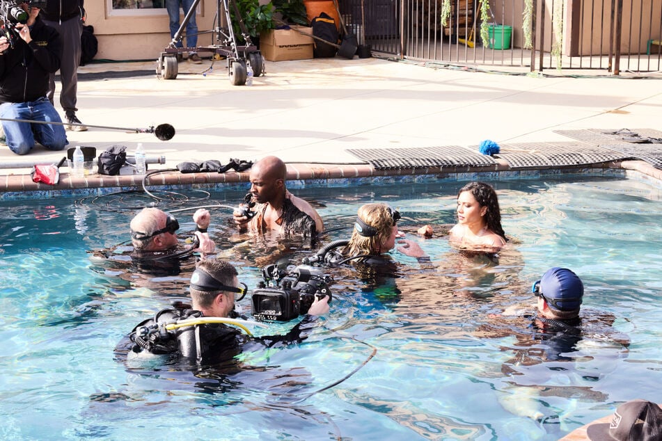 GNTM: Von Streit zu starken Bildern: GNTM-Rivalen sorgen vor Unterwasser-Shooting für Ärger