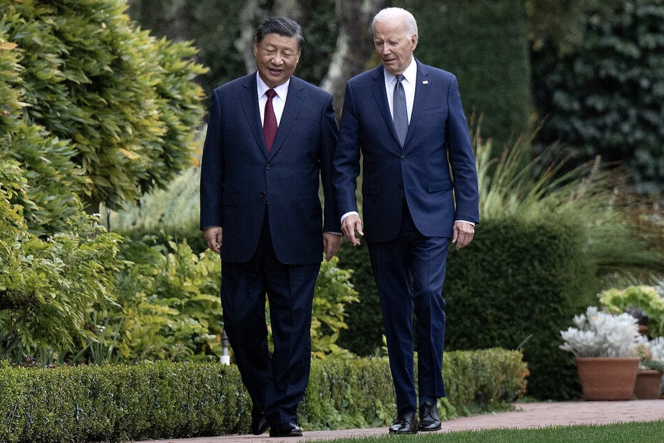 President Joe Biden (r.) and Chinese President Xi Jinping (l.) walk together after a meeting during the Asia-Pacific Economic Cooperation (APEC) Leaders' week in Woodside, California on November 15, 2023.
