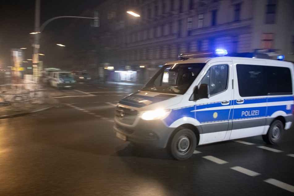 Berlin: Er hatte Blut an den Händen: Polizei nimmt Pistolen-Mann nach Überfall auf Neuköllner Café fest