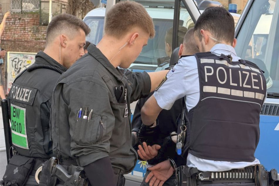 Eskalation in Stuttgart: Polizei setzt Hunderte Demonstranten aus der linken Szene fest