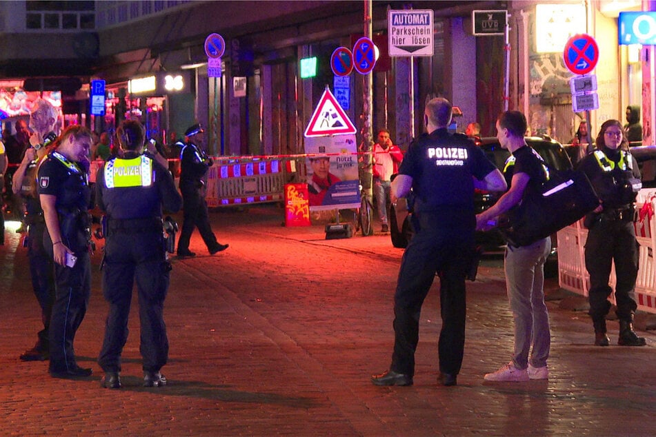 Am gestrigen Montagabend ist ein Mann im Hamburger Schanzenviertel durch Schüsse verletzt worden. Der Täter ist auf der Flucht.