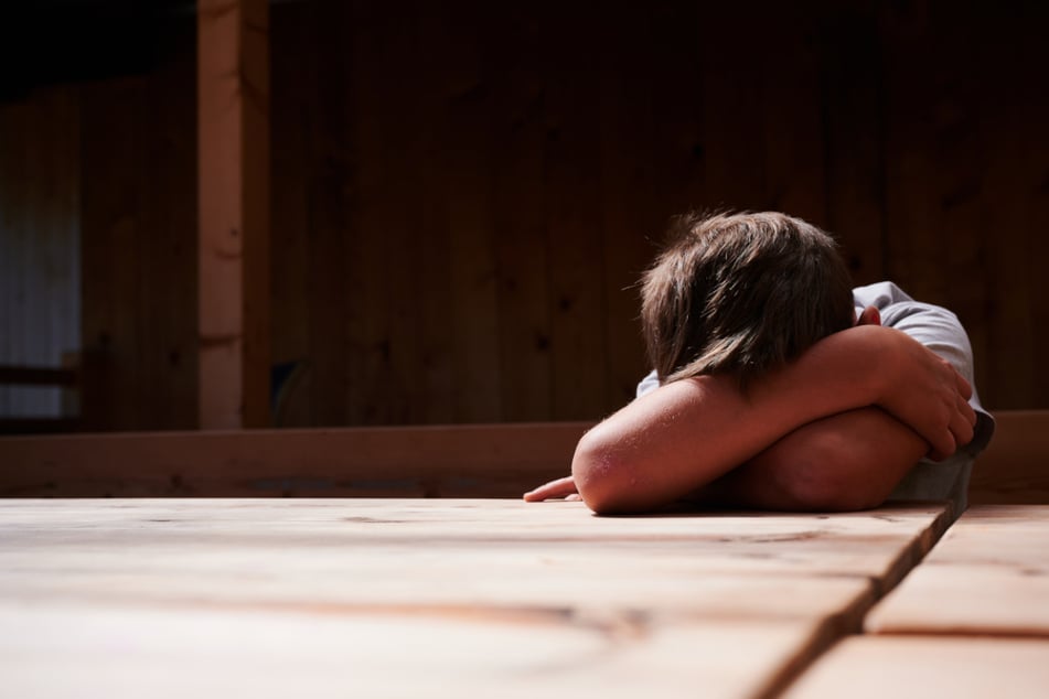 Trauernde Kinder sollten bei Erwachsenen auf ein offenes Ohr stoßen und Fragen stellen dürfen. (Symbolbild)