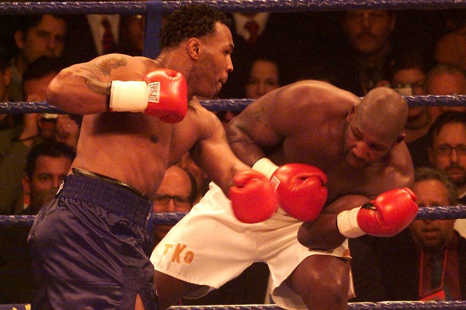 Am 29. Januar 2000 boxte Julius Francis (57, r.) in Manchester gegen Mike Tyson (55). (Archivfoto)