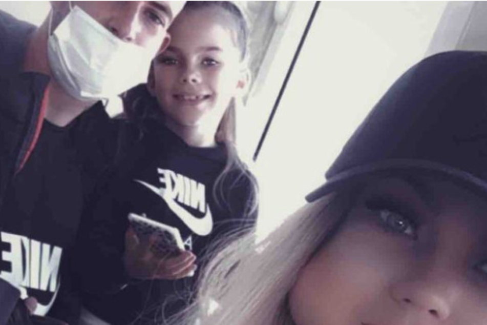Kimberly Eccles mit ihrer Tochter und ihrem Freund.