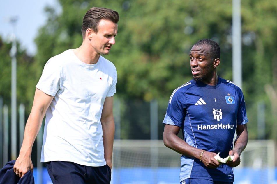 HSV-Sportdirektor Claus Costa (41, l.) und Jean-Luc Dompé (30) haben ein gutes Verhältnis. Für die Sufffahrt hat aber auch der Ex-Profi kein Verständnis.