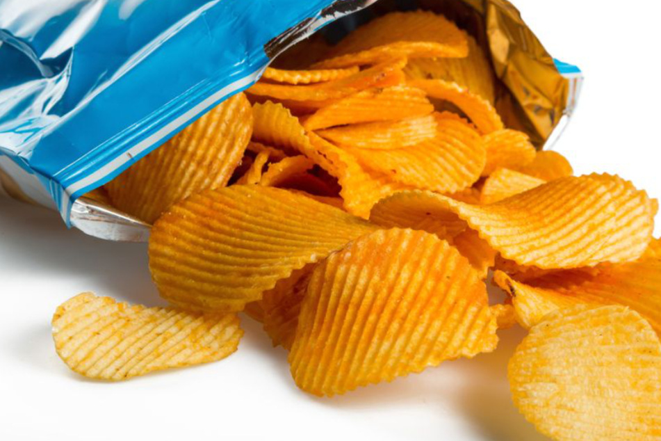 Wegen einer Tüte Chips haben sich Kinder und Erwachsene geprügelt. (Symbolbild)