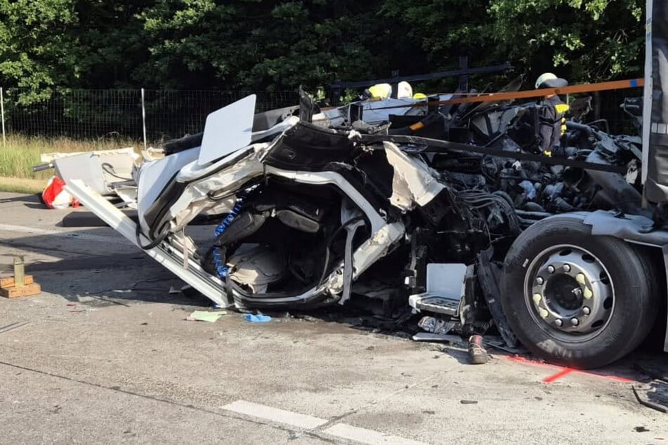 Unfall A2: Schwerer Unfall zwischen Ziesar und Theeßen: A2 in Richtung Magdeburg gesperrt