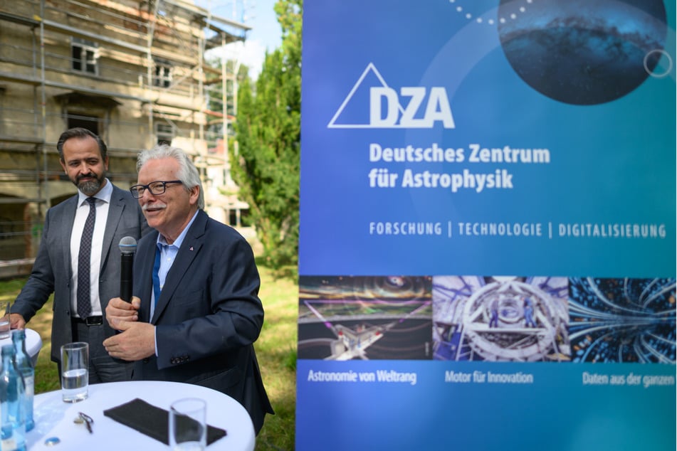 Wissenschaftsminister Sebastian Gemkow (46, CDU) mit DZA-Gründungsdirektor Günther Hasinger (70) auf dem Kahlbaum-Areal in Görlitz. Dort entsteht der neue DZA-Campus.