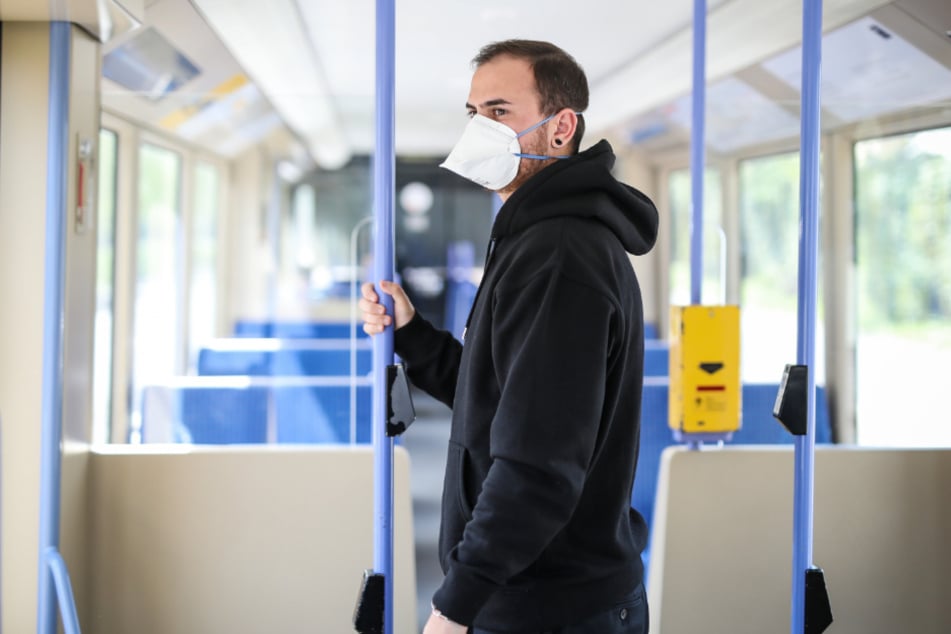 Gilt in Bayern ab Montag: FFP2-Maskenpflicht in Bussen und Bahnen sowie beim Einkaufen.