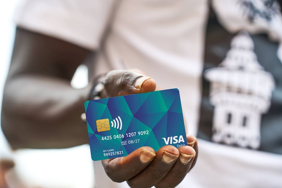 Secupay hat auch die Bezahlkarte für Asylbewerber organisiert. (Symbolbild)