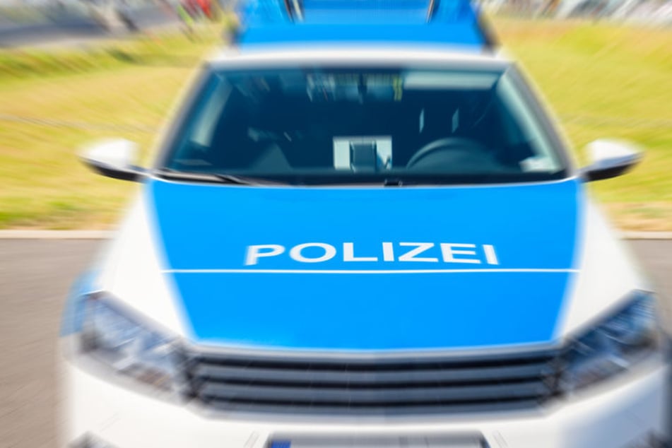 Die Polizei stoppte zwei Jeeps, die als gestohlen gemeldet waren, und nahm beide Fahrer fest. (Symbolbild)
