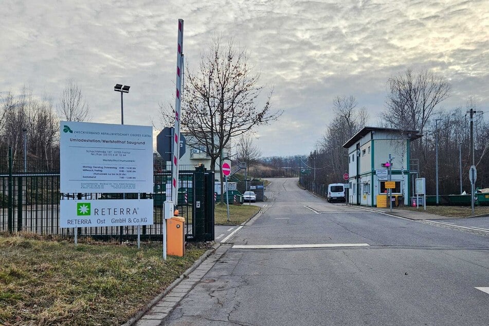 Nach dem Fund einer Babyleiche auf einem Freitaler Wertstoffhof ermitteln nun Polizei und Staatsanwaltschaft.