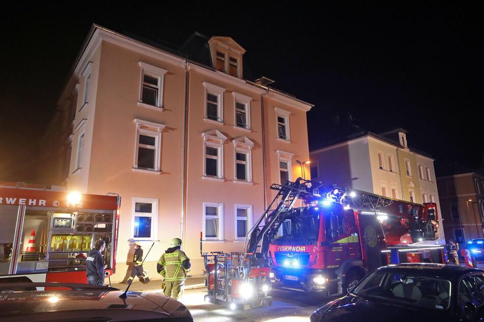 Brandstiftung! Feuer in Limbacher Mehrfamilienhaus gelegt, Bewohnerin verletzt