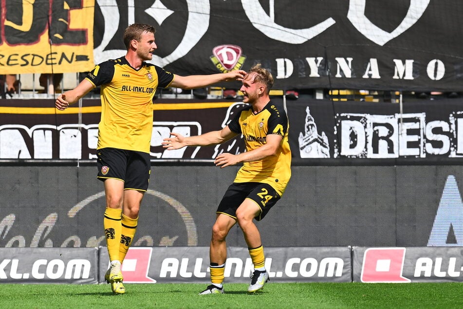 Das Hinspiel gegen die Zweite aus Stuttgart gewann Dynamo nach Toren von Christoph Daferner (l.) und Tony Menzel sicher mit 2:0.