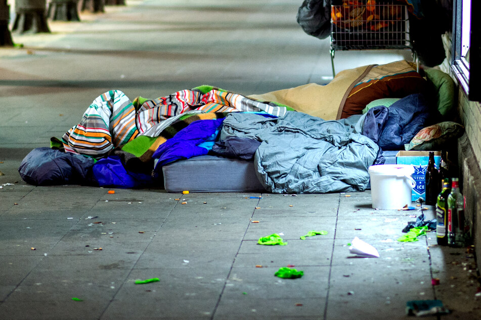 Der Tatverdächtige ist ebenfalls obdachlos. (Symbolbild)