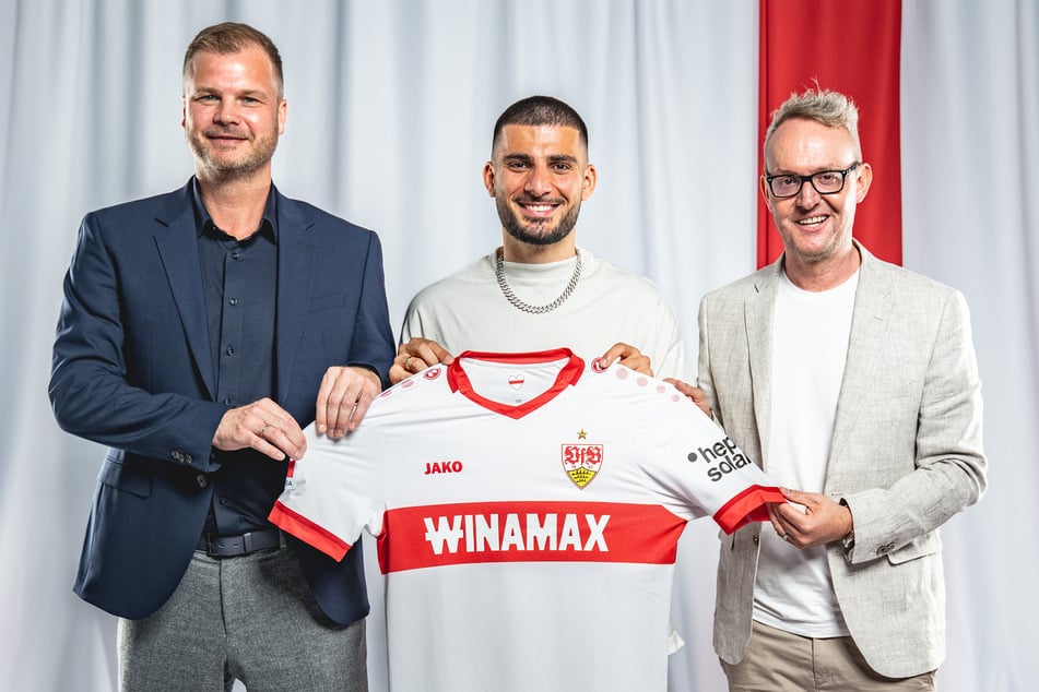 Deniz Undav läuft auch in der kommenden Saison mit dem VfB-Wappen auf der Brust auf.