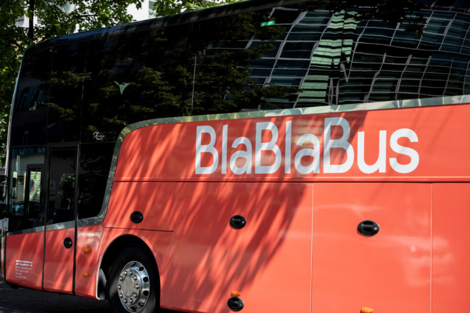 Das Fernbusunternehmen Blablabus stellt den Betrieb aufgrund des neuartigen Coronavirus ab Mittwochmorgen ein.