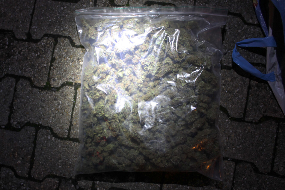 Die Polizei Köln konnte drei Kilo Cannabis beschlagnahmen. (Symbolbild)