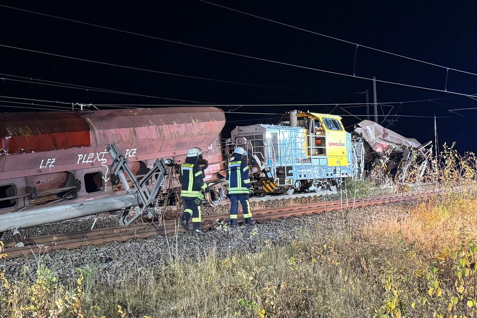 Bei dem Unfall wurde unter anderem die Oberleitung abgerissen. Bis der Schaden behoben ist, wird es vermutlich mehrere Tage dauern.