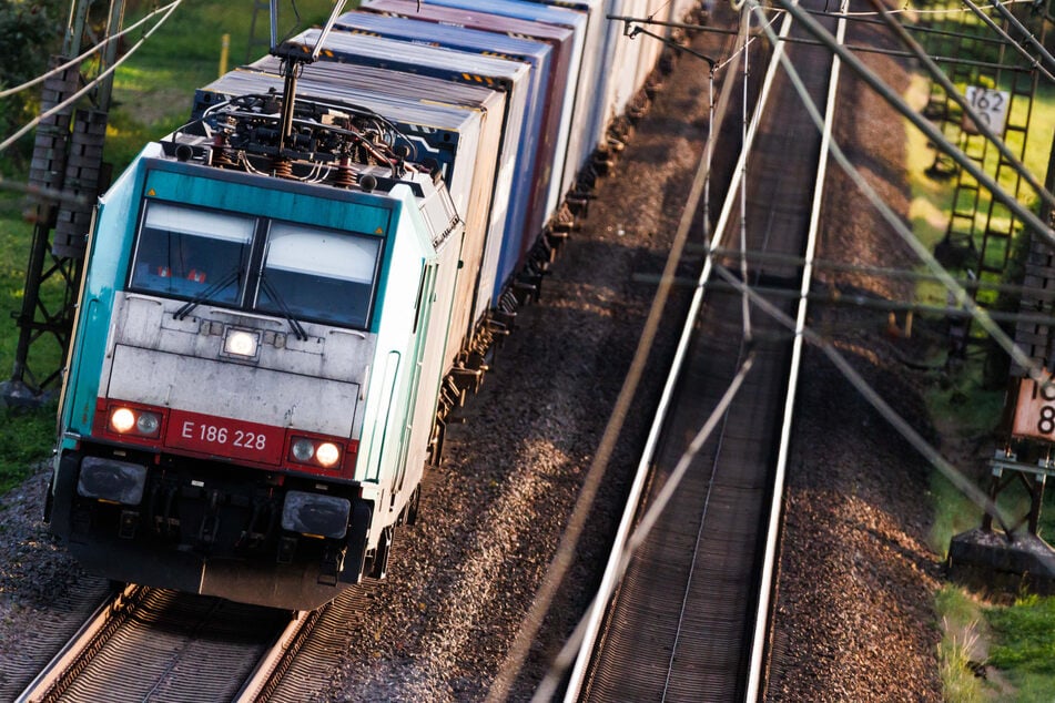 Turnbeutel sorgt für Chaos auf Rheintalbahn