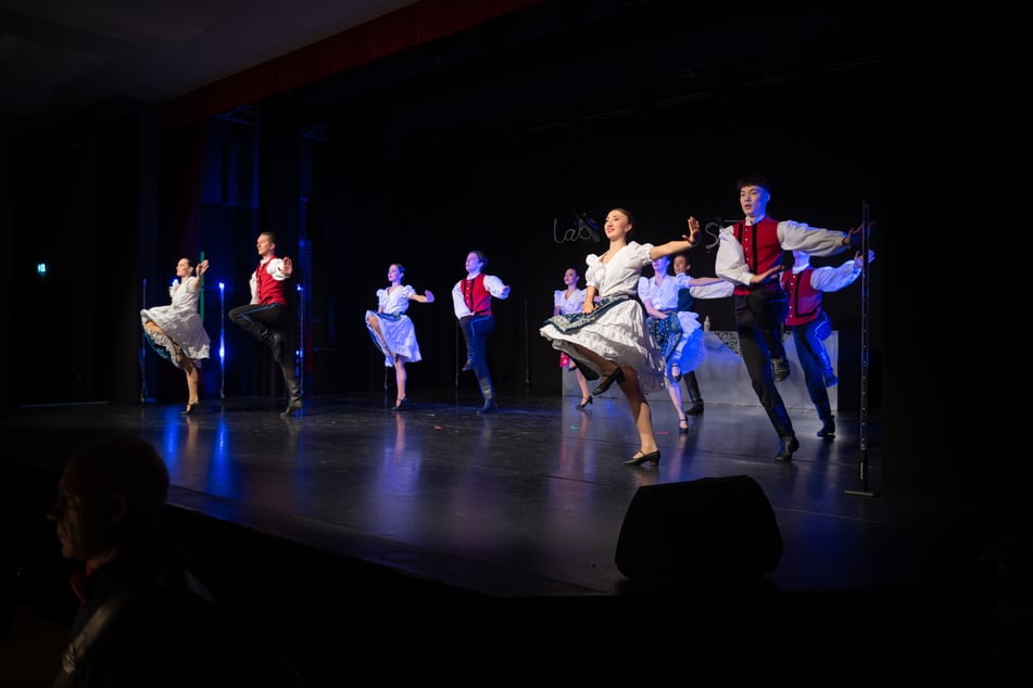 Neuinszenierung des Sorbischen Nationalensembles: Das Stück "Zwischen den Welten" hat am Samstag in Cottbus Premiere.