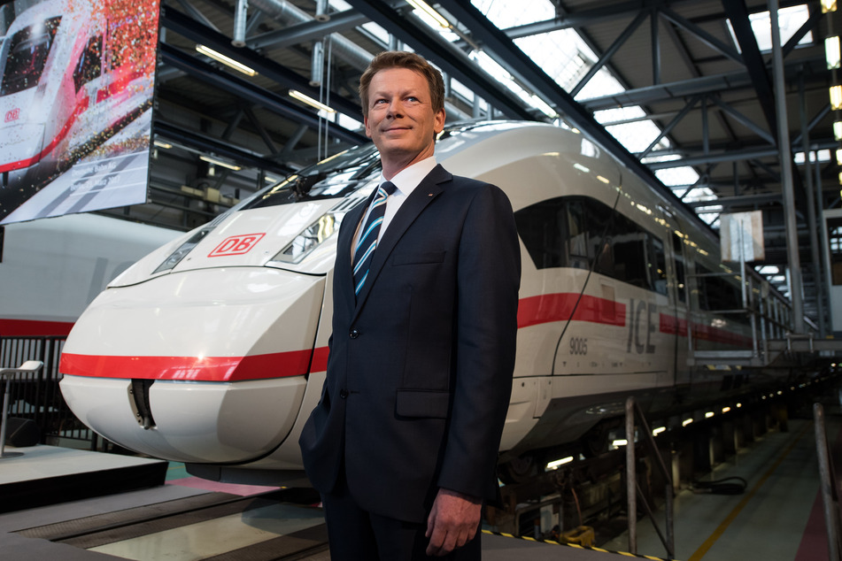 Bahnchef Richard Lutz (55) will die Leistungsfähigkeit der Eisenbahn in Deutschland substanziell steigern.