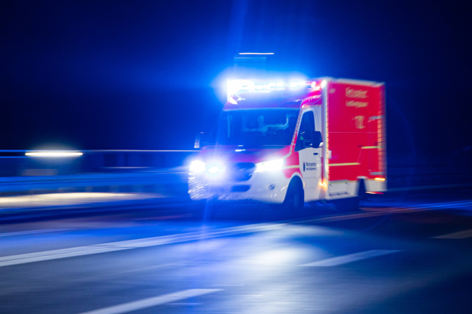 Das Brandopfer wurde in ein Krankenhaus gebracht. (Symbolbild)
