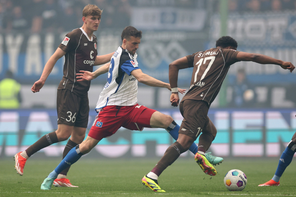 St. Pauli ist in der Anfangsphase des 111. Stadtderby die engagiertere, aktivere Mannschaft. Beim HSV läuft noch nicht viel zusammen.