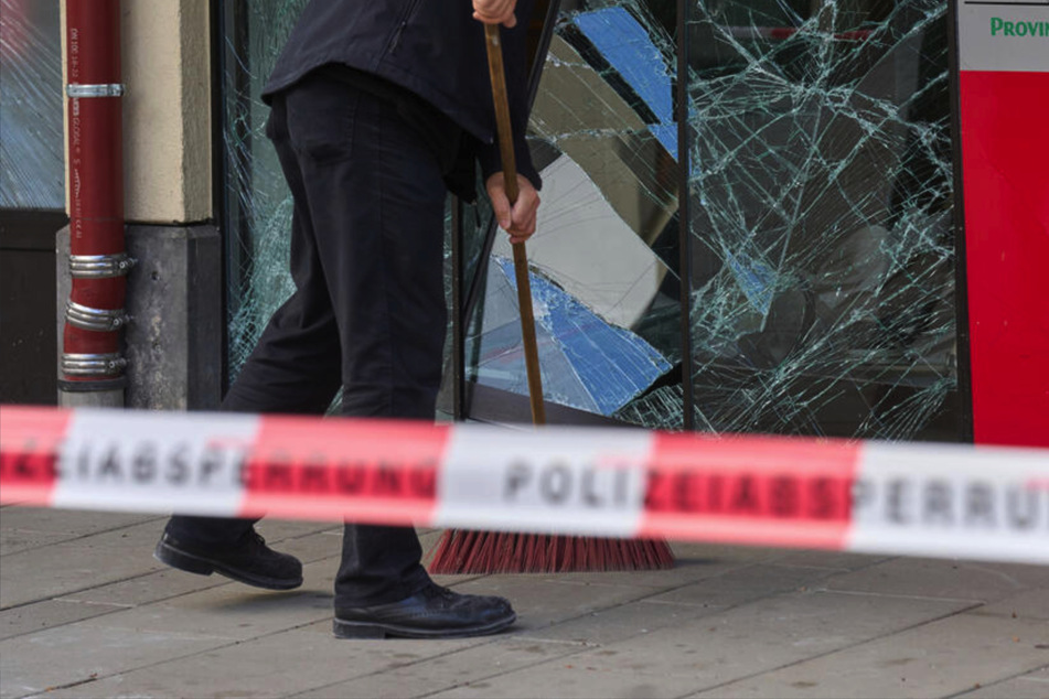 Geldautomat in Tangermünde hochgesprengt: Polizei fahndet nach Sprenger-Bande