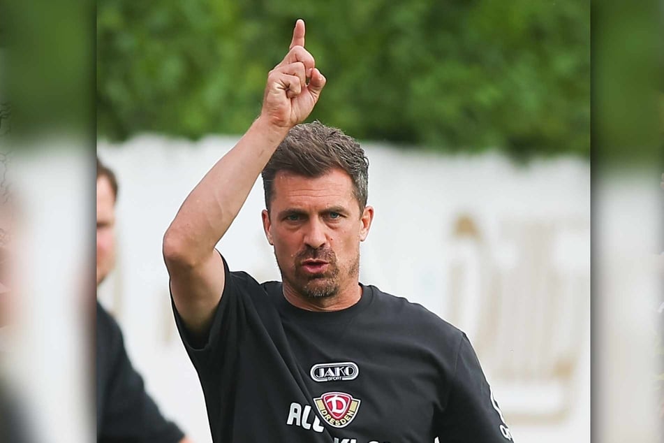 SGD-Trainer Thomas Stamm (43) zeigt den Weg an. Er war mit dem Testspiel sehr zufrieden.