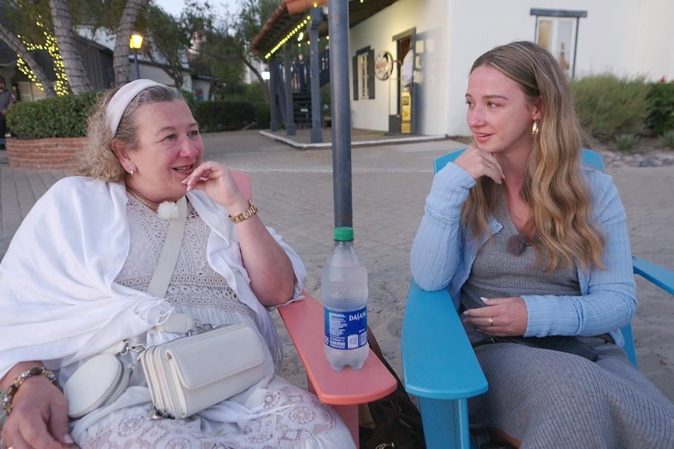 Dagmar ist fassungslos und Hannah kämpft mit den Tränen.