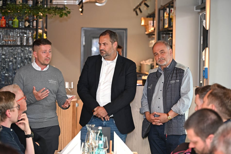 Präsentierten einige Kernzahlen zum diesjährigen MotoGP-Rennen am Sachsenring (v.l.): Sachsenring-Event-Chef Robert Dorn, ADAC-Motorsport-Sprecher Oliver Runschke und ADAC-Sachsen-Boss Klaus Klötzner.