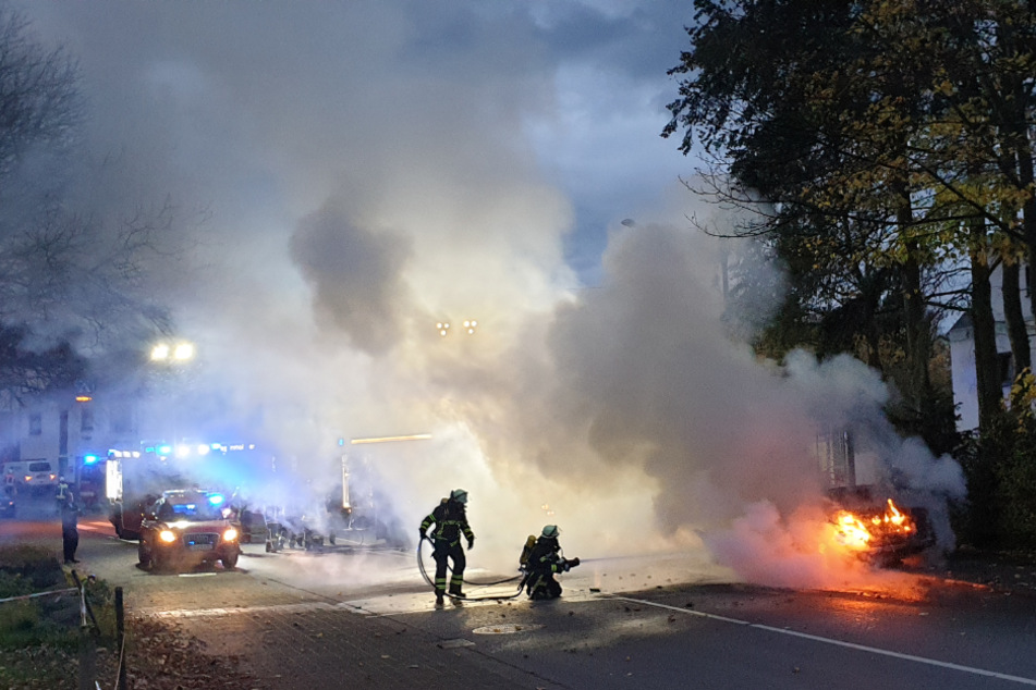 Das Ehepaar, dessen Wagen am Sonntag in Königswinter plötzlich während der Fahrt Feuer fing, blieb unverletzt.