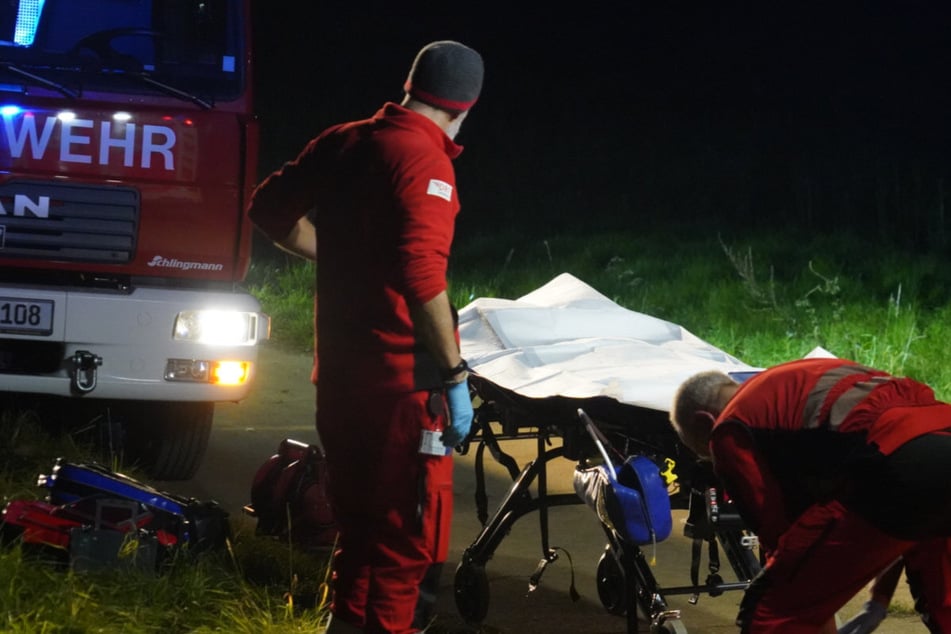 Zu viert auf einem Roller: Jugendlicher nach Unfall schwerst verletzt