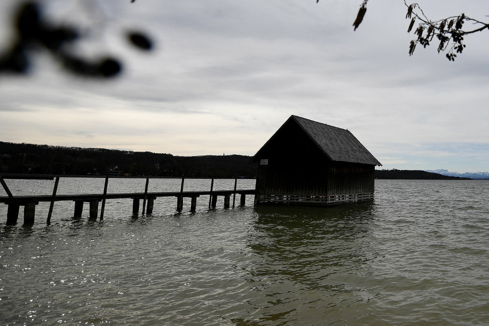 Am Ammersee kam es nach ersten Erkenntnissen zu einem tragischen Unfall, durch den ein 65-Jähriger ums Leben kam. (Symbolbild)