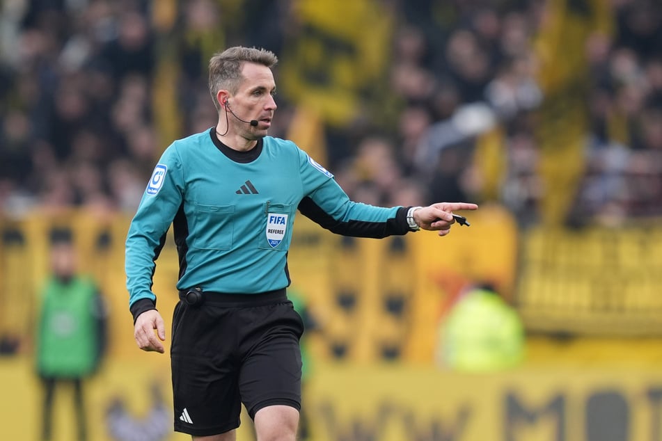 Am 1. März 2025 pfiff Tobias Stieler (44) seine erste St.-Pauli-Partie gegen Borussia Dortmund.