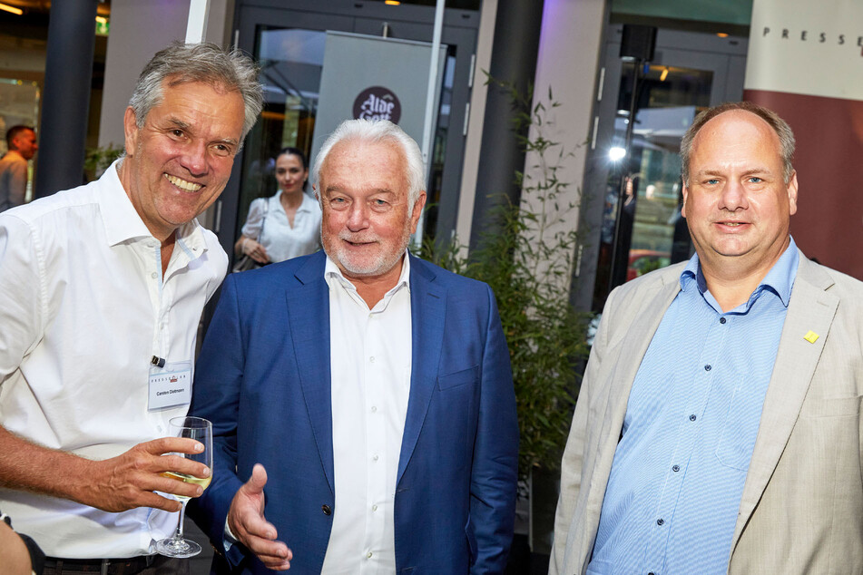 DDV-Mediengruppe-Geschäftsführer Carsten Dietmann (59, v.l.n.r.), Bundestags-Vizepräsident Wolfgang Kubicki (70, FDP) und OB Dirk Hilbert (50, FDP) beim 14. Sommerschwatz.