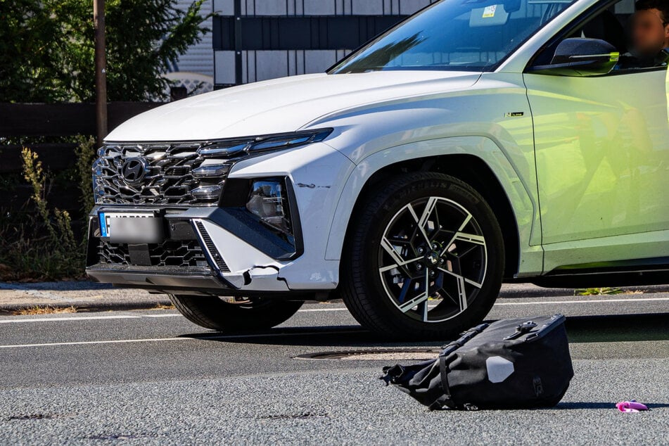 Der 49-Jährige hatte die Fahrradfahrerin wohl beim Linksabbiegen übersehen und sie mit seinem Auto erfasst.
