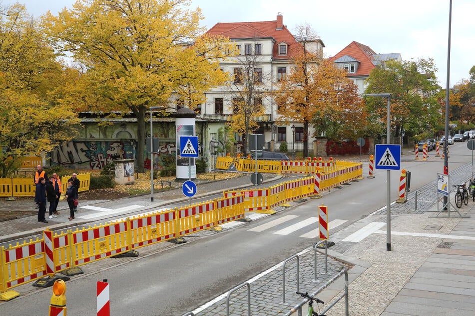 Am Staatsschauspiel Dresden und am Heinrich-Schütz-Konservatorium befindet sich nun ein offizieller Zebrastreifen.