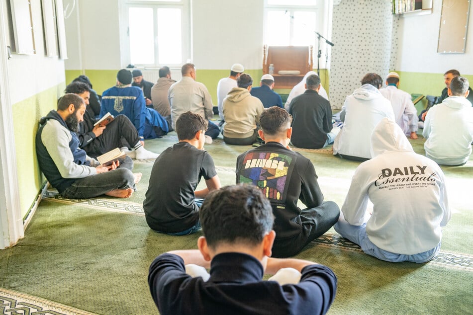 In der Moschee herrscht strikte Geschlechtertrennung.