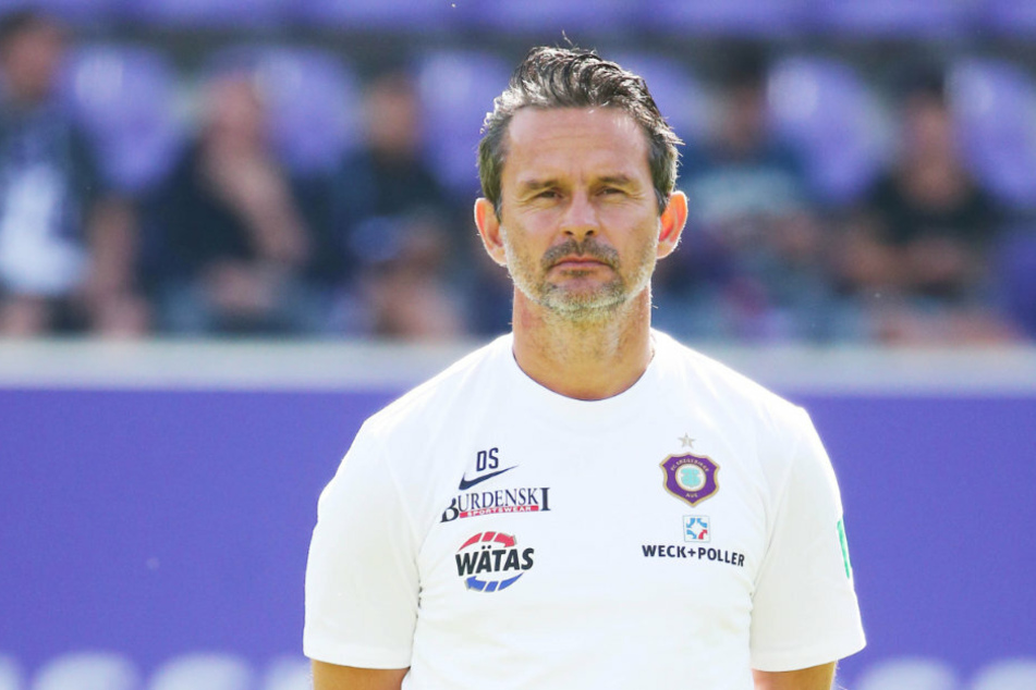 Dirk Schuster ist ein akribischer Arbeiter und absoluter Fachmann. Platz sieben in der abgelaufenen Saison war für den Coach und seine Veilchen ein toller Erfolg, den er in den kommenden Spielzeit bestätigen will - mindestens ...