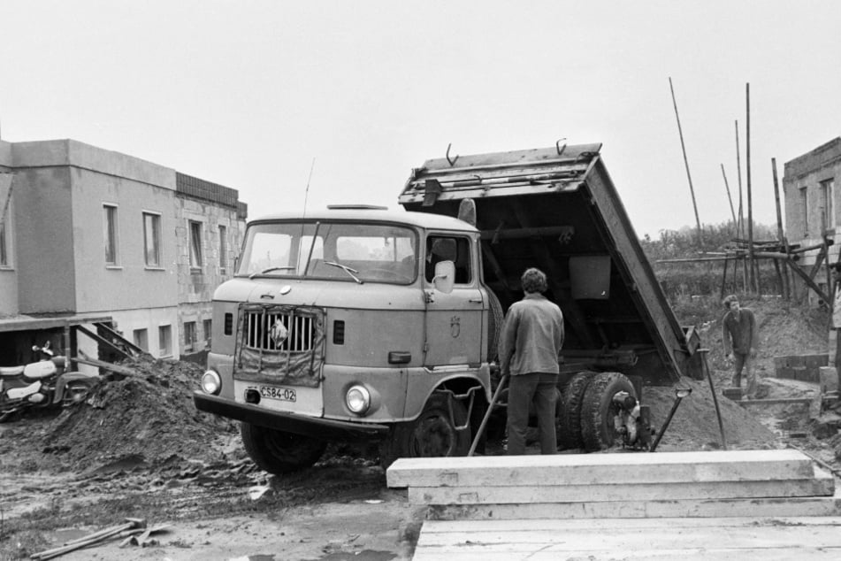 Baustellen-Alltag Ende der Siebzigerjahre: Der IFA W 50 war überall im Einsatz.