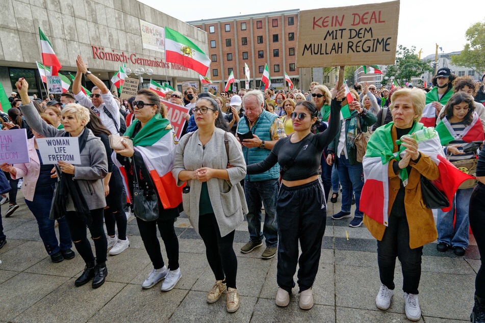 Tausende Menschen bei Iran-Protesten in Köln und Düsseldorf