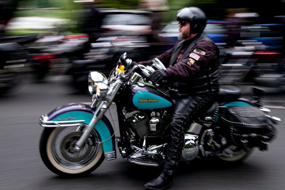 Das Geschäft mit Motorrad und Co. boomt in Bayern. (Symbolbild)