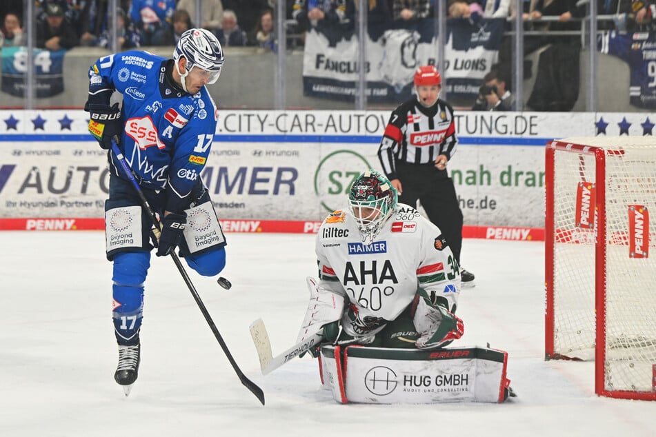 Die Eislöwen um Stürmer Lance Bouma (l.) kamen immer wieder gefährlich vors Tor von Augsburgs Michael Garteig.