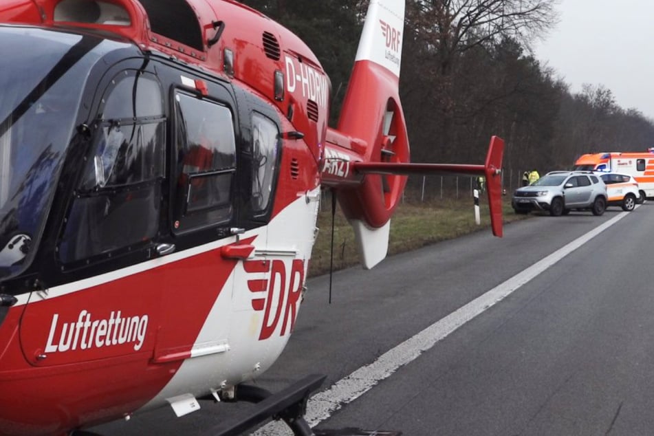 Ein Rettungshubschrauber landete auf der Autobahn, kam aber nicht zum Einsatz.