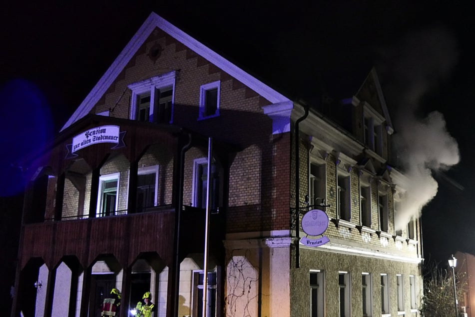 Nächtlicher Einsatz: Brand in ehemaliger Pension
