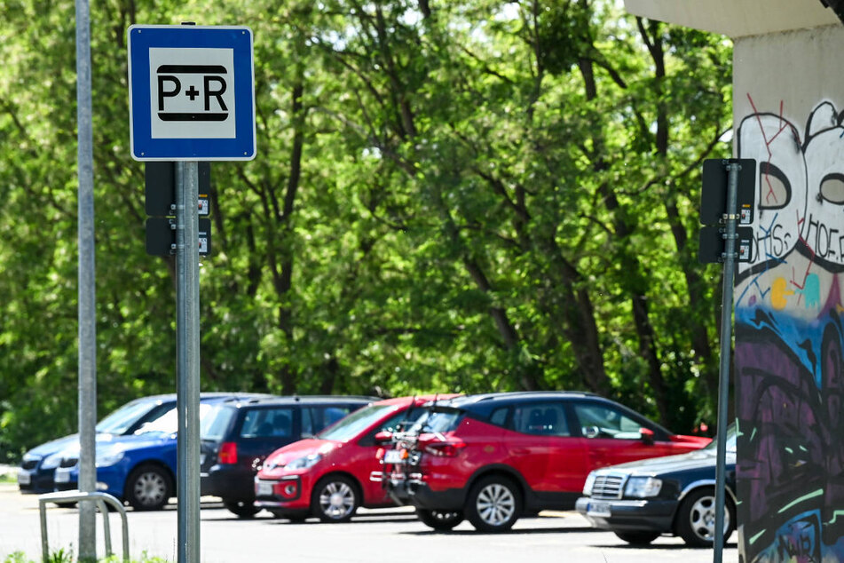 Berlins neue Klimaschutzsenatorin will dafür sorgen, dass in den Außenbezirken mehr Park-and-Ride-Parkplätze errichtet werden und den ÖPNV für Pendler attraktiver gestalten. (Symbolfoto)
