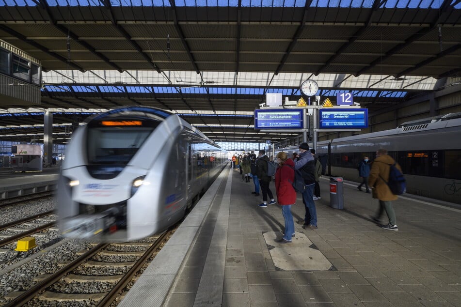 Auf der Bahnstrecke zwischen Chemnitz und Zwickau wird’s ab Montag ungemütlich.